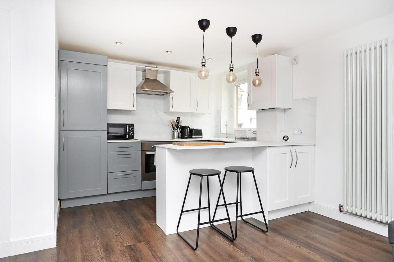 Joivy Contemporary Royal Mile Apartment With Balcony Edimburgo Exterior foto