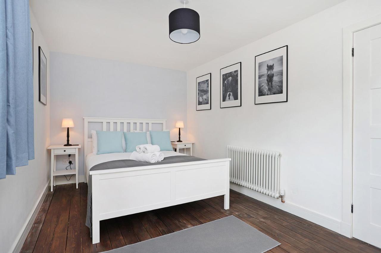 Joivy Contemporary Royal Mile Apartment With Balcony Edimburgo Exterior foto